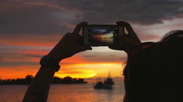 Video Reference: Cloud, Sky, Water, Flash photography, Gesture, Dusk, Sunlight, Sunset, Horizon, Plant