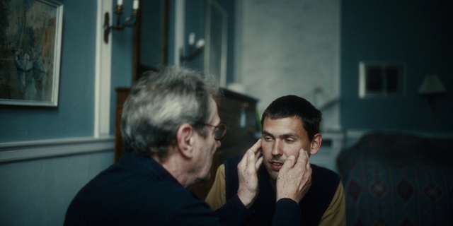 Video Reference: Forehead, Hair, Jaw, Flash photography, Gesture, Beard, Facial hair, Event, T-shirt, Fun