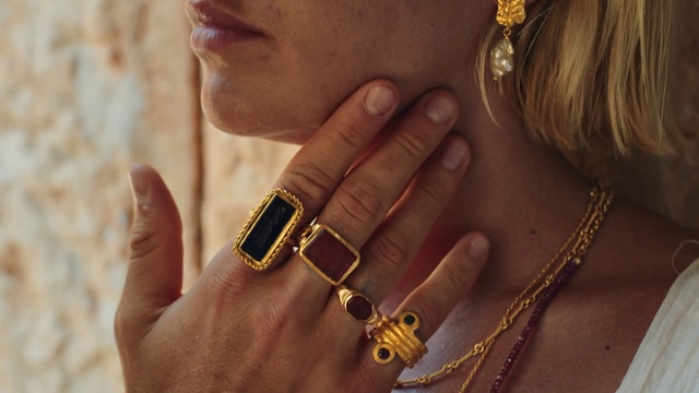 Video Reference: Hand, Body jewelry, Dress, Musical instrument, Nail, Gesture, Finger, Thumb, Wedding ring, Wind instrument