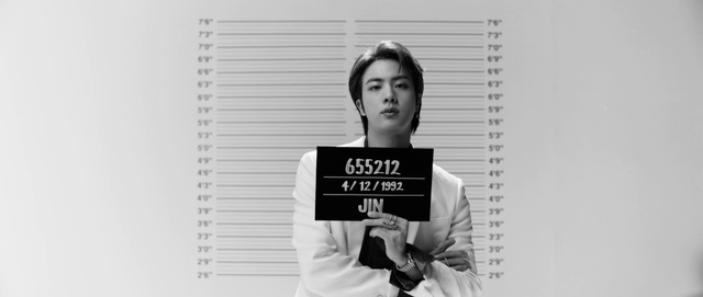 Video Reference: Hair, Sleeve, Gesture, Happy, Font, Street fashion, Eyelash, Fashion design, Rectangle, Monochrome photography