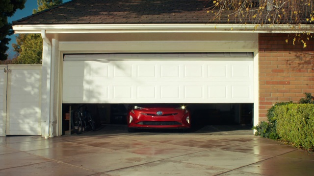 Video Reference: Tire, Car, Vehicle, Wheel, Automotive lighting, Vehicle registration plate, Light, Motor vehicle, Automotive design, Plant