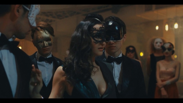 Video Reference: Flash photography, Purple, Eyewear, Fashion design, Formal wear, Entertainment, Hat, Event, Fictional character, Fun