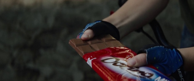 Video Reference: Arm, Sleeve, Gesture, Finger, Elbow, Knee, Comfort, Nail, Wrist, Thigh