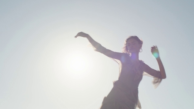 Video Reference: Microphone, People in nature, Sky, Flash photography, Human body, Happy, Gesture, Performing arts, Entertainment, Tree