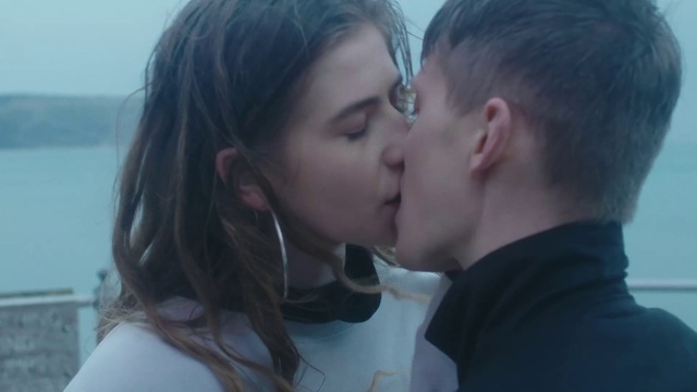 Video Reference: Forehead, Nose, Cheek, Lip, Kiss, Eyebrow, Facial expression, Vertebrate, Human, Jaw