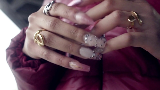 Video Reference: Arm, Body jewelry, Purple, Nail polish, Finger, Nail, Gesture, Thumb, Pink, Violet