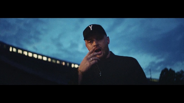 Video Reference: Cloud, Sky, Flash photography, Music artist, Entertainment, Midnight, Electric blue, Event, Darkness, Fun
