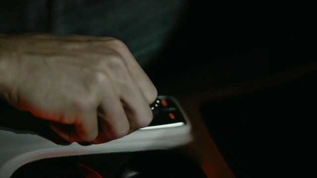 Video Reference: Arm, Leg, Automotive lighting, Human body, Musical instrument, Gesture, Vehicle door, Automotive design, Comfort, Gadget