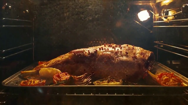 Video Reference: Food, Méchoui, Ingredient, Recipe, Tableware, Cuisine, Cooking, Roasting, Dish, Pig roast