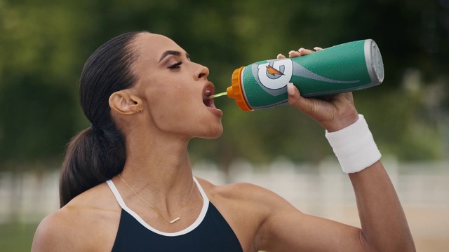 Video Reference: Head, Active tank, Water, Happy, Gesture, Bottle, People in nature, Leisure, Drink, Fun