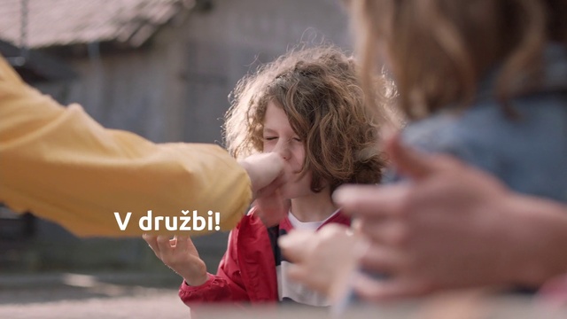 Video Reference: Hand, Happy, Gesture, Finger, Fun, People in nature, Leisure, Event, T-shirt, Blond