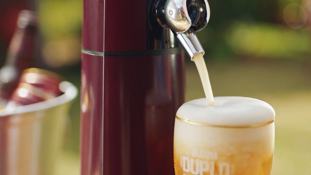 Video Reference: Liquid, Light, Kitchen appliance, Home appliance, Fluid, Drink, Drinkware, Material property, Audio equipment, Gas