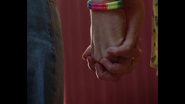 Video Reference: Window, Sleeve, Gesture, Waist, Finger, Wood, Thumb, Wrist, Thigh, Nail