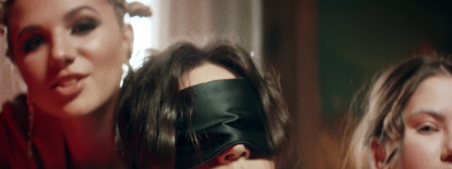 Video Reference: Nose, Lip, Vision care, Eyelash, Mouth, Jaw, Ear, Neck, Flash photography, Gesture