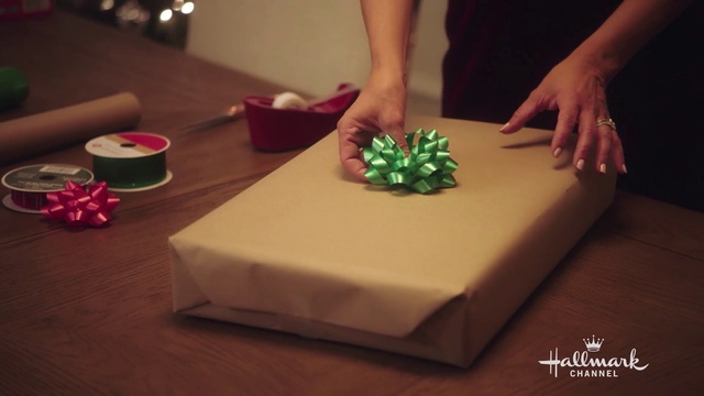 Video Reference: Hand, Table, Nail, Event, Petal, Sweetness, Wrist, Rectangle, Magenta, Carmine