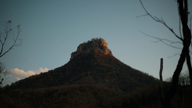 Video Reference: Sky, Cloud, Natural landscape, Plant, Mountain, Highland, Wood, Bedrock, Tree, Mountainous landforms