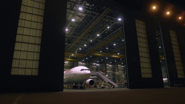 Video Reference: Vehicle, Aircraft, Architecture, Airplane, Aerospace manufacturer, Electricity, Window, Automotive design, City, Airliner