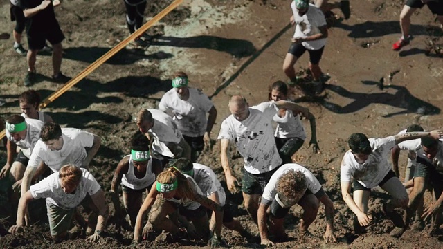 Video Reference: Shorts, Crowd, Community, Recreation, Baseball cap, Hat, Competition event, T-shirt, Event, Fun