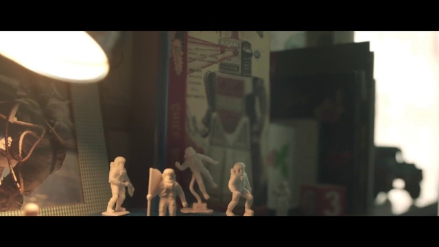 Video Reference: Entertainment, Art, Performing arts, Event, Font, Display device, Performance art, Darkness, Glass, Projection screen