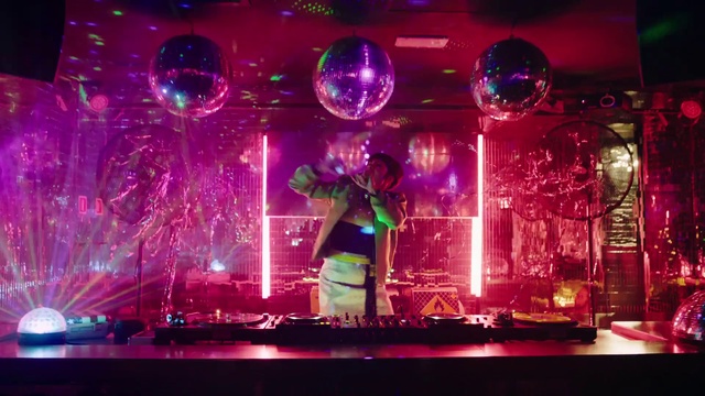 Video Reference: Membranophone, Musical instrument, Decoration, Purple, Light, Drum, Music, Entertainment, Concert, Lighting