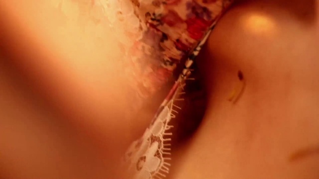 Video Reference: Eyelash, Human body, Nail, Wrist, Thigh, Trunk, Chest, Human leg, Pest, Abdomen