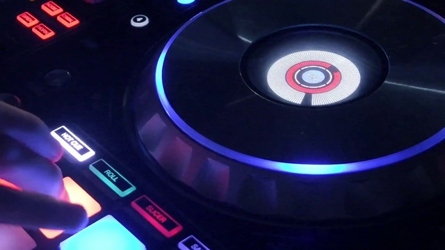Video Reference: Automotive design, Electronic instrument, Audio equipment, Entertainment, Electric blue, Data storage device, Electronic device, Circle, Gas, Auto part