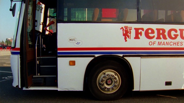Video Reference: Wheel, Tire, Bus, Vehicle, Motor vehicle, Automotive tire, Tour bus service, Mode of transport, Fixture, Tread