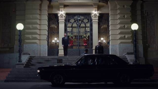 Video Reference: Wheel, Car, Vehicle, Tire, Automotive lighting, Building, Automotive design, City, Personal luxury car, Tints and shades