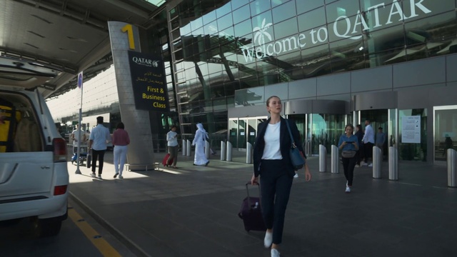 Video Reference: Building, Product, Infrastructure, Vehicle, Bag, Luggage and bags, Automotive design, Automotive lighting, City, Compact van