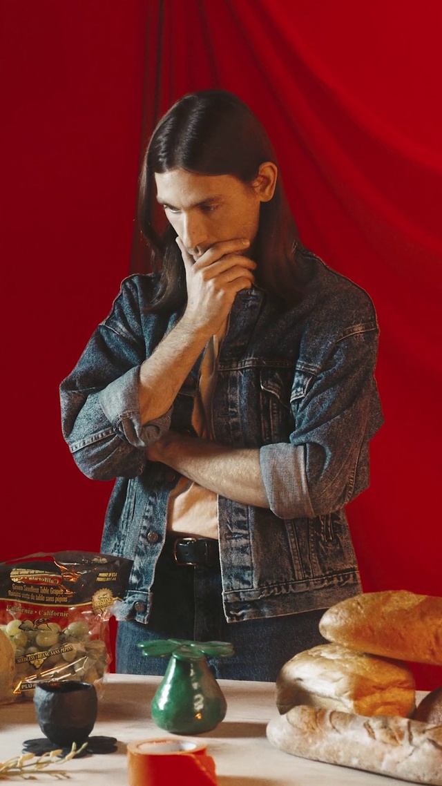 Video Reference: Tableware, Temple, Serveware, Plate, Jacket, Cuisine, Cooking, Fashion design, Event, Jewellery