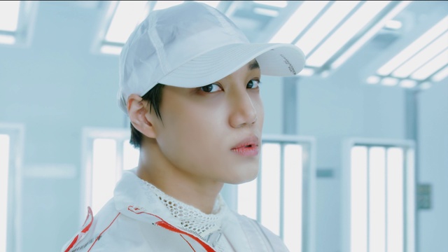 Video Reference: Lip, Chin, Eyebrow, Eyelash, Jaw, Hat, Neck, Cap, Street fashion, Headgear