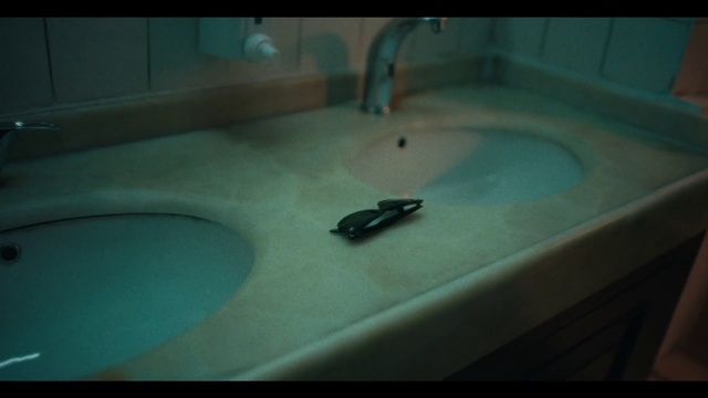 Video Reference: Water, Plumbing fixture, Tap, Liquid, Bathtub, Fluid, Bathroom sink, Bathroom, Plumbing, Aqua