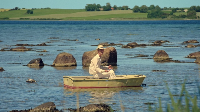 Video Reference: Water, Sky, Vertebrate, People in nature, Lake, Tree, Travel, Outdoor recreation, Body of water, Bank