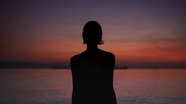 Video Reference: Water, Sky, Cloud, Afterglow, People in nature, Gesture, Sunlight, Dusk, Happy, Flash photography