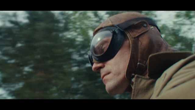 Video Reference: Vision care, Sunglasses, Goggles, Eyewear, Flash photography, Photographer, Tree, Reflex camera, Camera lens, Cameras & optics