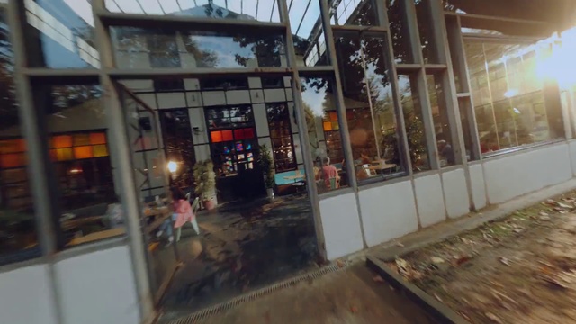 Video Reference: Window, Facade, Building, Glass, City, Retail, Metal, Leisure, Mixed-use, Commercial building