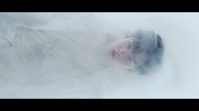 Video Reference: Cloud, Snow, Eyelash, Happy, Fog, Sky, Personal protective equipment, Winter, Mist, Freezing