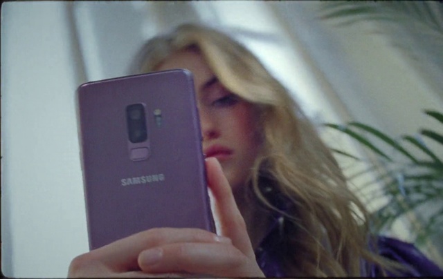 Video Reference: Hand, Mobile phone, Telephony, Portable communications device, Eyelash, Communication Device, Gesture, Mobile device, Finger, Gadget