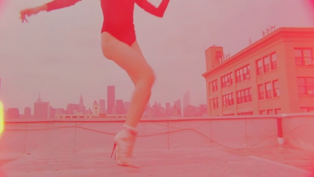 Video Reference: Leg, Window, Waist, Thigh, Pink, Red, Magenta, Knee, Sportswear, Human leg