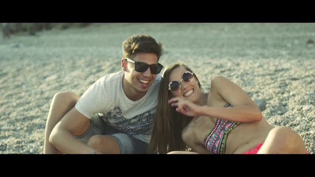 Video Reference: Glasses, Smile, Goggles, Vision care, Arm, Sunglasses, Eyewear, Vertebrate, People on beach, Flash photography