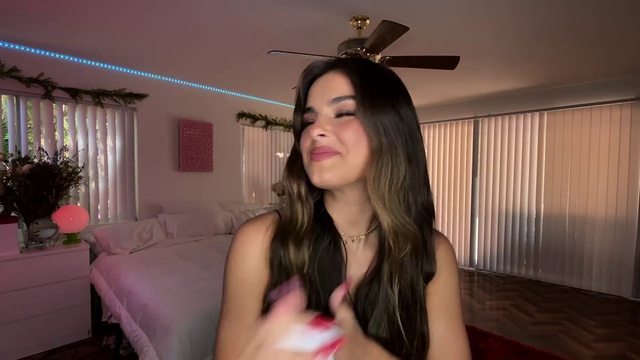 Video Reference: Lip, Eyebrow, Eyelash, Fashion, Human body, Flash photography, Neck, Lighting, Lipstick, Happy