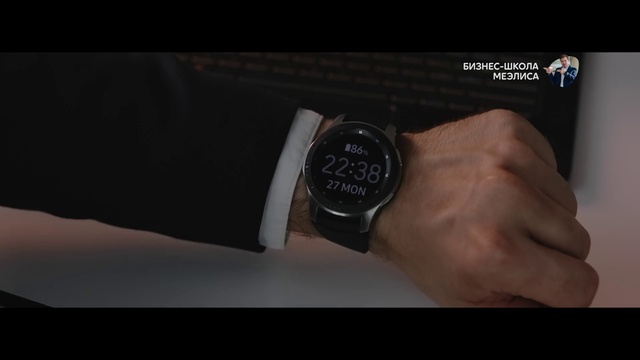 Video Reference: Watch, Analog watch, Gesture, Clock, Wrist, Rectangle, Gadget, Font, Everyday carry, Jewellery