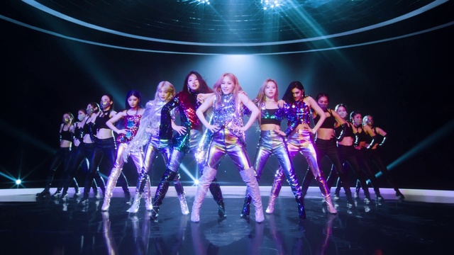 Video Reference: Jeans, Trousers, Dance, Musician, Smile, Purple, Concert, Artist, Music artist, Music