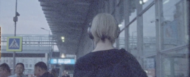 Video Reference: Sky, Grey, Tree, Street fashion, Event, Bangs, City, Winter, Fog, Hair coloring