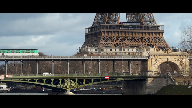 Video Reference: Cloud, Sky, City, Water, Travel, Facade, Symmetry, Reflection, Medieval architecture, Girder bridge