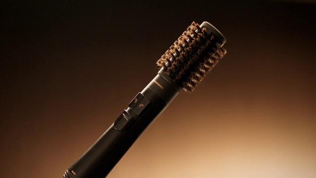 Video Reference: Office supplies, Tower, Skyscraper, Microphone, Audio equipment, Engineering, Jewellery, Cylinder, Metal, Electric blue