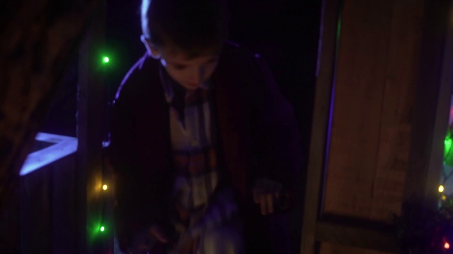 Video Reference: Purple, Entertainment, Music, Violet, Performing arts, Music artist, Musician, Midnight, Electric blue, Event