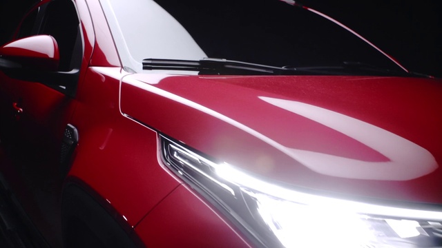 Video Reference: Automotive tail & brake light, Vehicle, Grille, Hood, Automotive lighting, Car, Automotive design, Trunk, Automotive tire, Alloy wheel