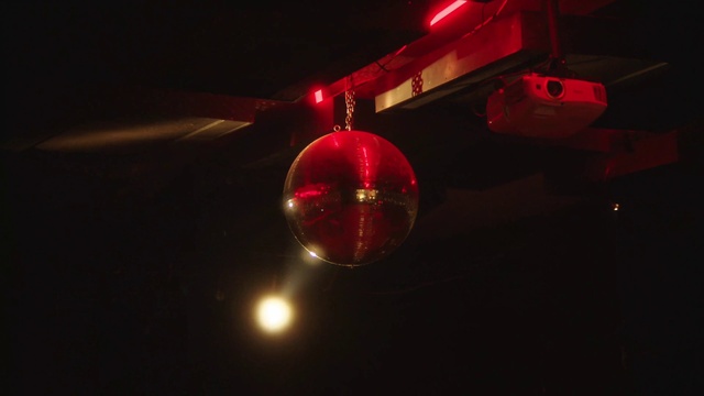 Video Reference: Automotive lighting, Automotive tail & brake light, Amber, Mode of transport, Automotive design, Headlamp, Tints and shades, Gas, Automotive exterior, Automotive fog light