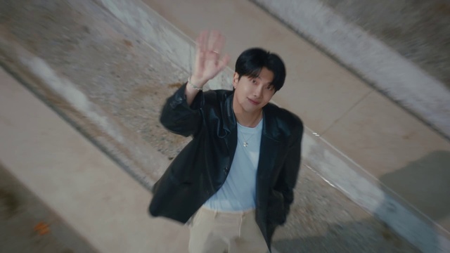 Video Reference: Sleeve, Gesture, Blazer, Dress shirt, Thumb, Formal wear, Fun, Event, Happy, Flash photography